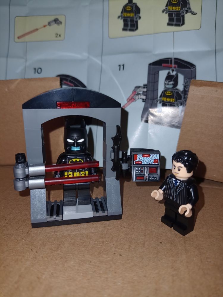 Bruce Wayne x Batman