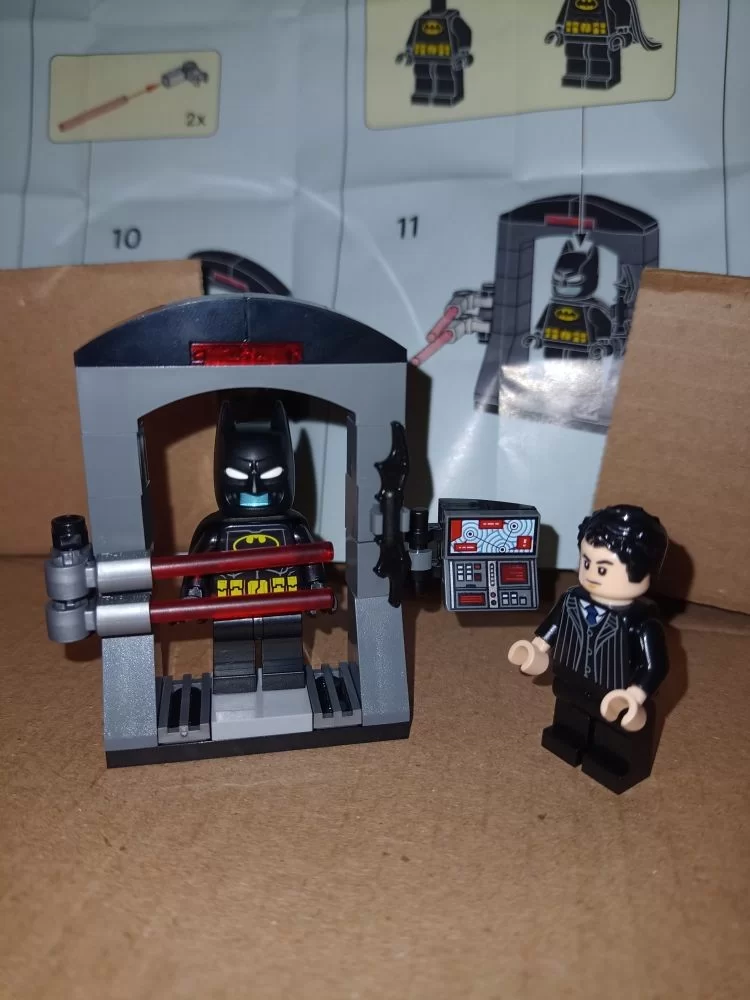 Bruce Wayne x Batman