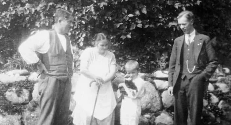 Ole Kirk Kristiansen e sua esposa Kristine Ole Kirk Kristiansen e sua esposa Kristine